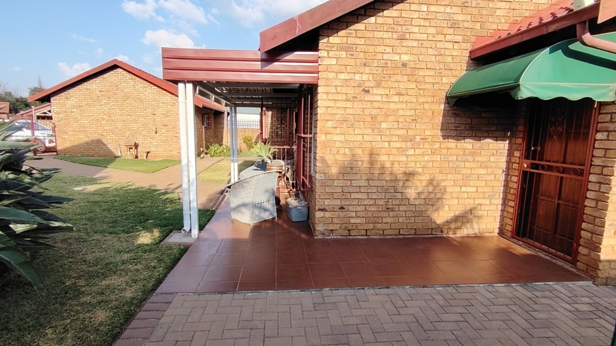 3 Bedroom Property for Sale in Wierda Park Gauteng