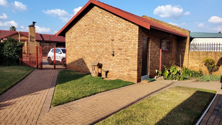 3 Bedroom Property for Sale in Wierda Park Gauteng