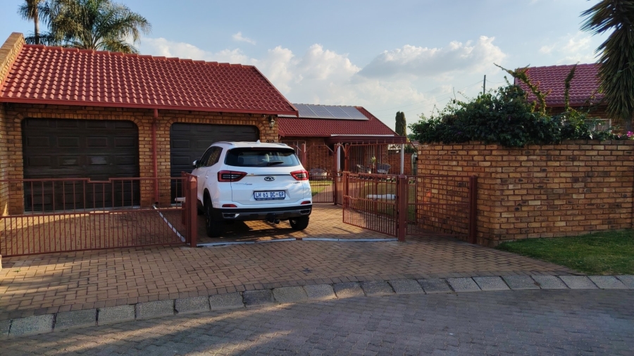 3 Bedroom Property for Sale in Wierda Park Gauteng