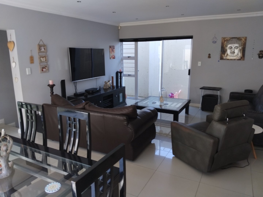 3 Bedroom Property for Sale in Edenvale Central Gauteng