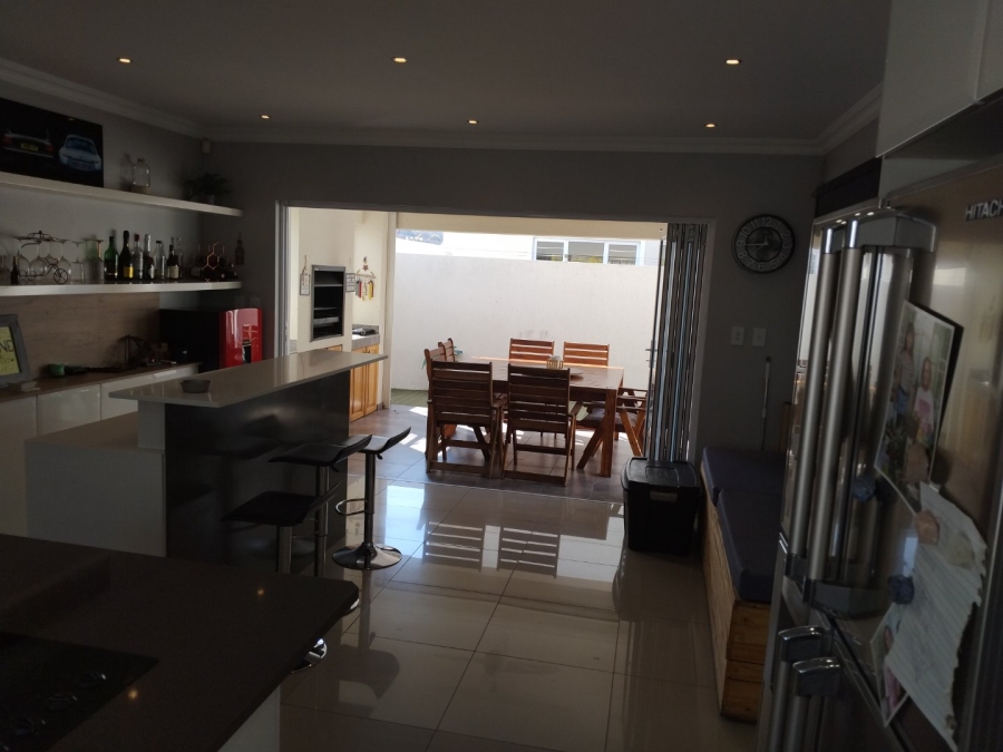 3 Bedroom Property for Sale in Edenvale Central Gauteng