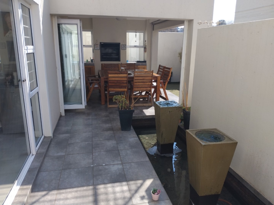 3 Bedroom Property for Sale in Edenvale Central Gauteng