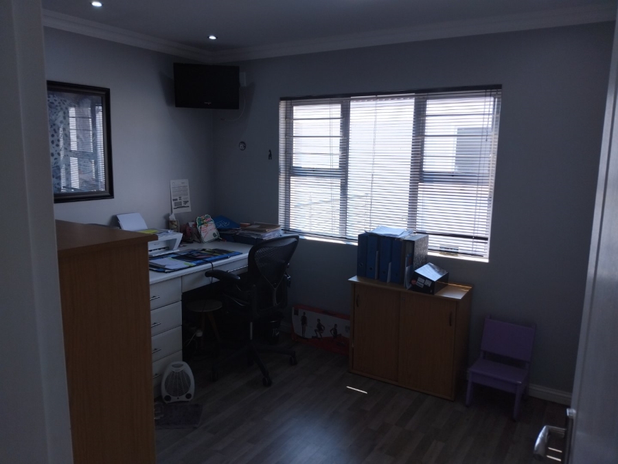 3 Bedroom Property for Sale in Edenvale Central Gauteng