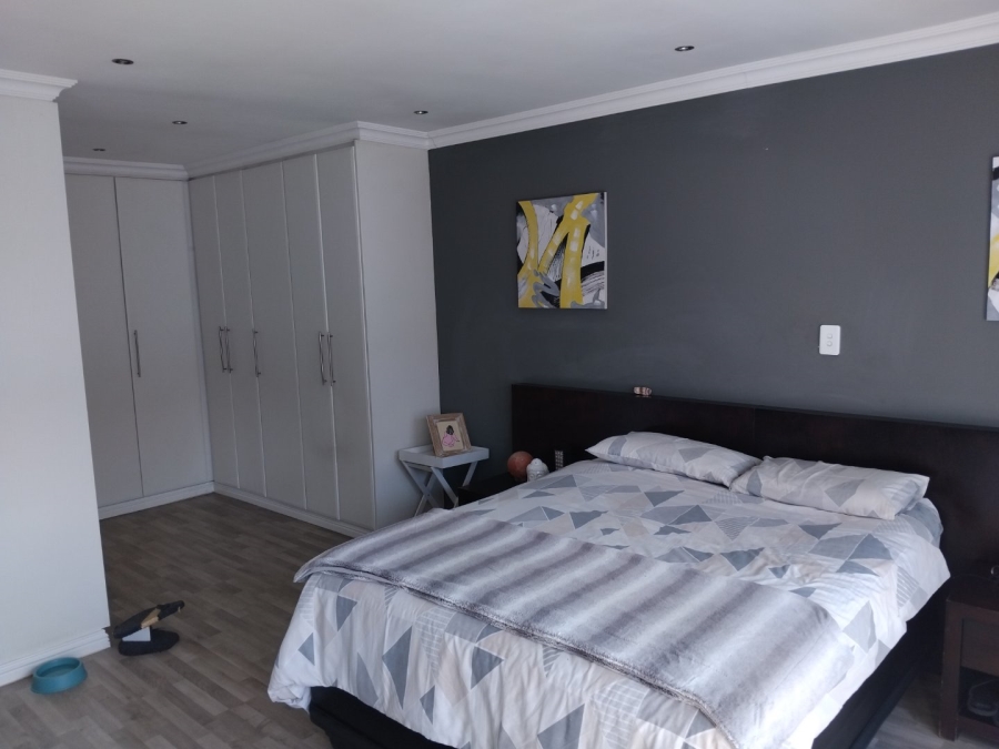 3 Bedroom Property for Sale in Edenvale Central Gauteng