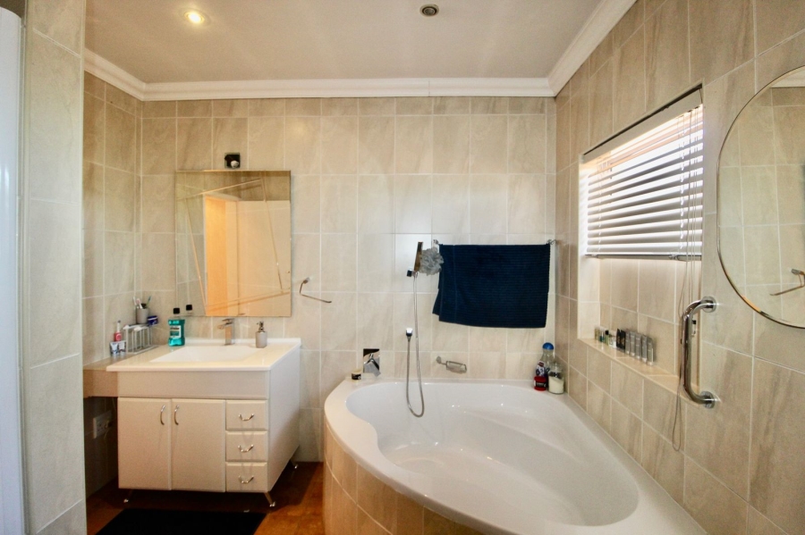 4 Bedroom Property for Sale in Highway Gardens Gauteng