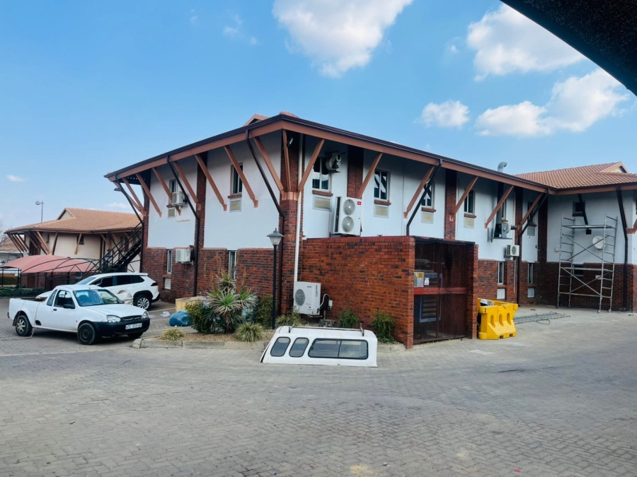  Bedroom Property for Sale in Randjespark Gauteng