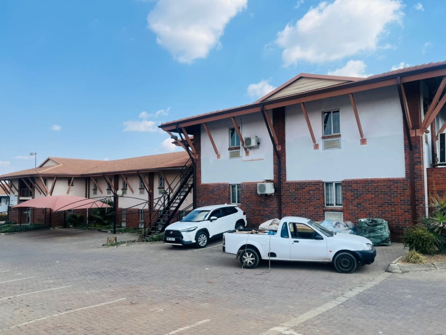  Bedroom Property for Sale in Randjespark Gauteng