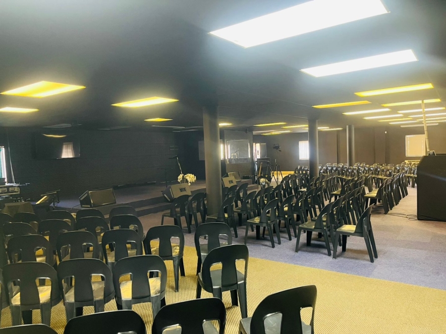  Bedroom Property for Sale in Randjespark Gauteng