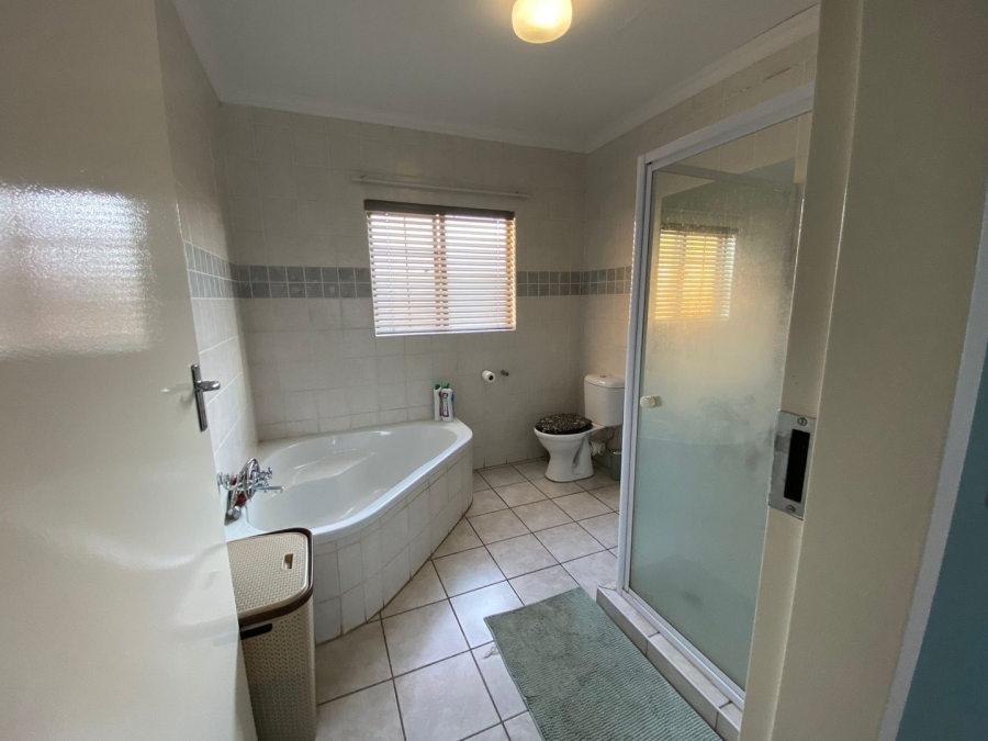 3 Bedroom Property for Sale in Thatchfield Manor Gauteng
