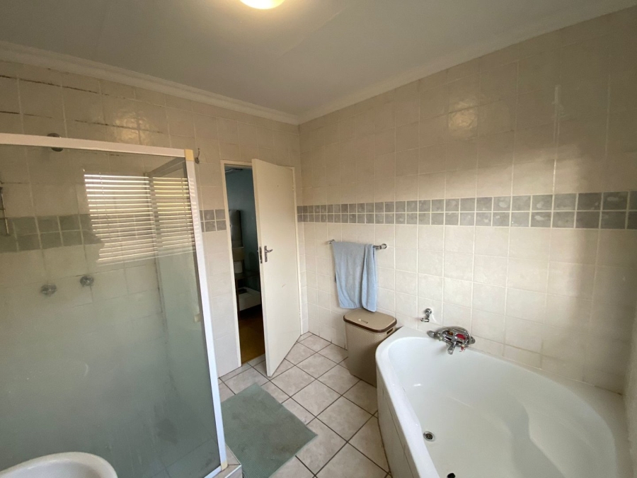 3 Bedroom Property for Sale in Thatchfield Manor Gauteng