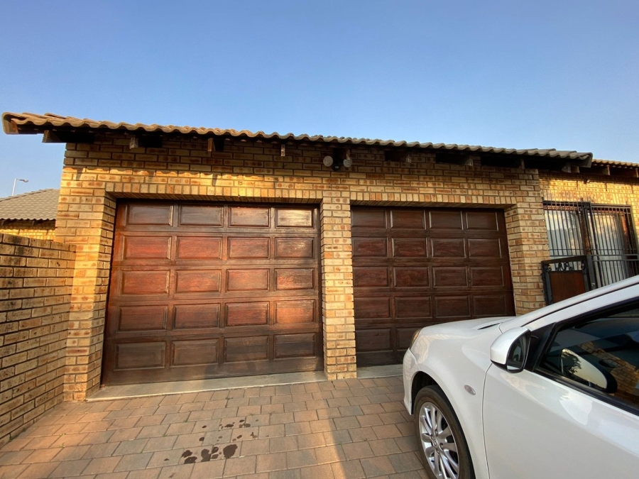 3 Bedroom Property for Sale in Thatchfield Manor Gauteng