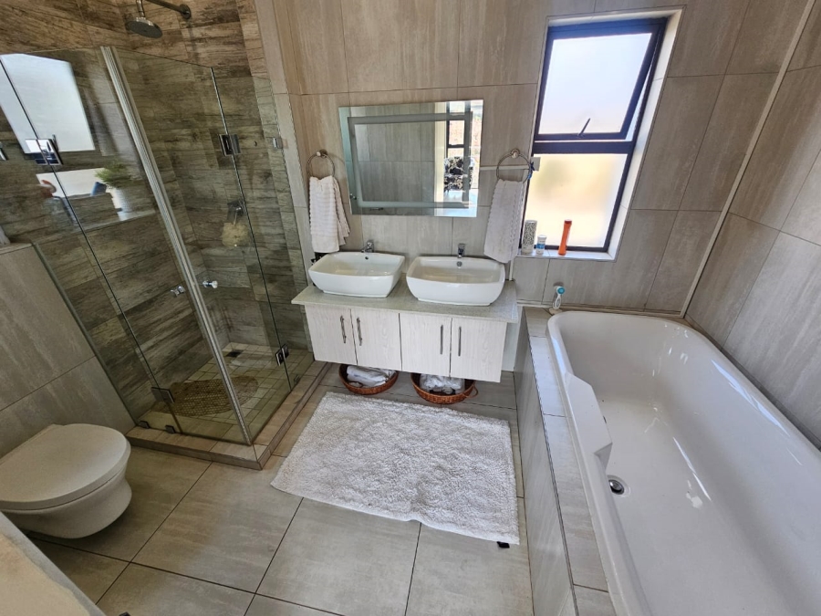 To Let 3 Bedroom Property for Rent in Midstream Estate Gauteng