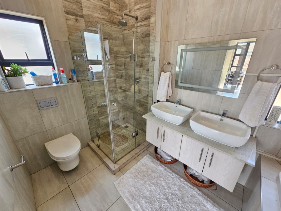 To Let 3 Bedroom Property for Rent in Midstream Estate Gauteng