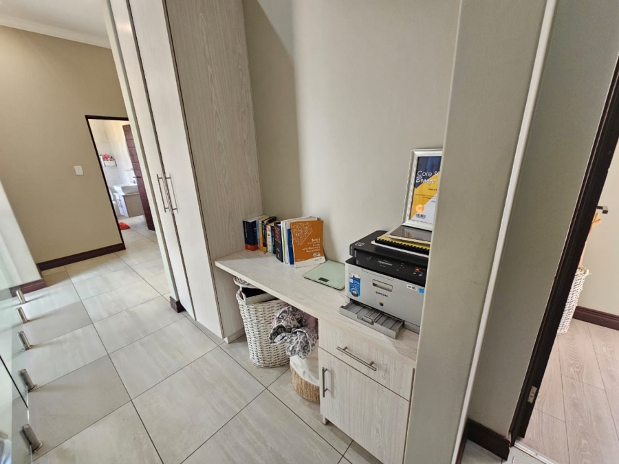 To Let 3 Bedroom Property for Rent in Midstream Estate Gauteng