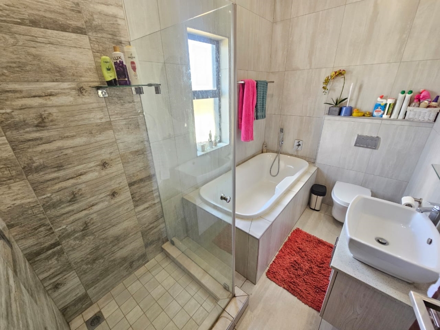 To Let 3 Bedroom Property for Rent in Midstream Estate Gauteng