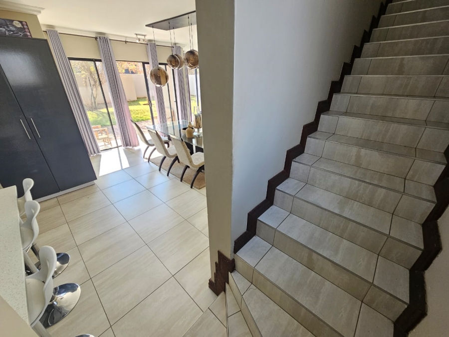To Let 3 Bedroom Property for Rent in Midstream Estate Gauteng