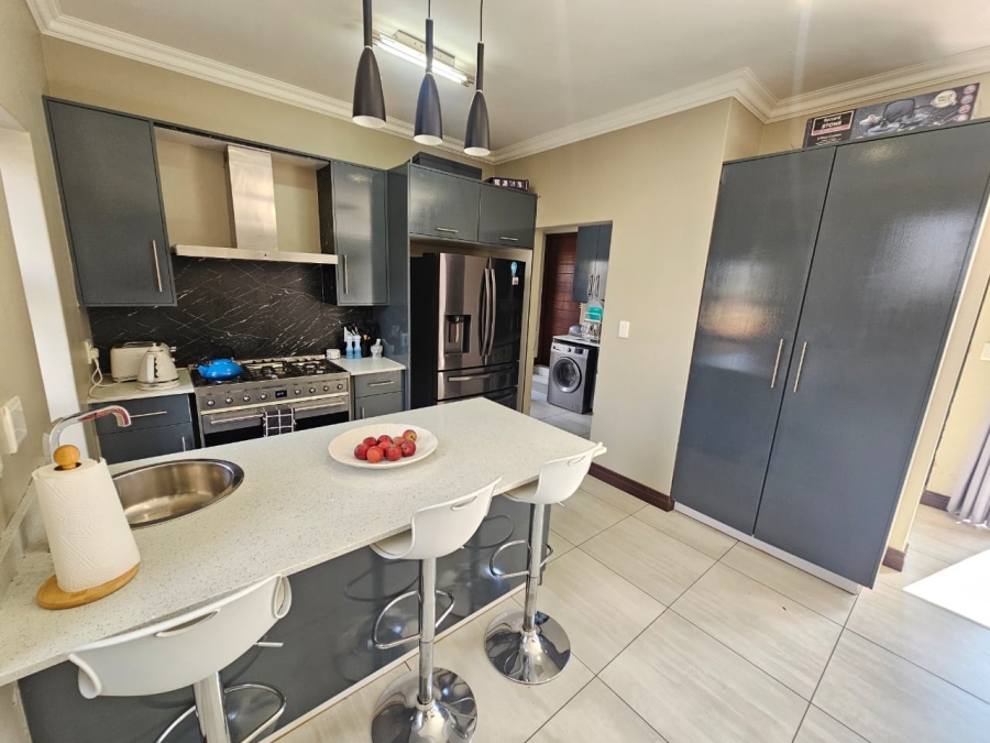 To Let 3 Bedroom Property for Rent in Midstream Estate Gauteng