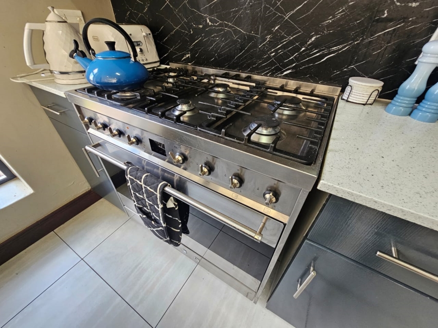 To Let 3 Bedroom Property for Rent in Midstream Estate Gauteng