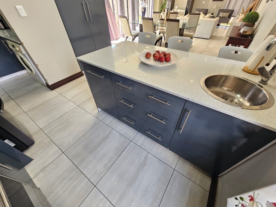 To Let 3 Bedroom Property for Rent in Midstream Estate Gauteng