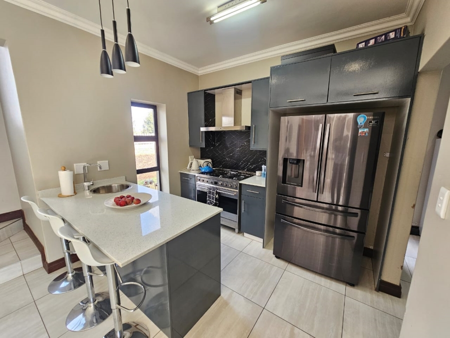 To Let 3 Bedroom Property for Rent in Midstream Estate Gauteng
