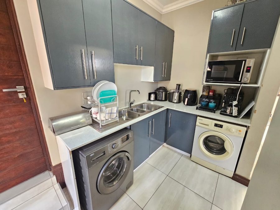 To Let 3 Bedroom Property for Rent in Midstream Estate Gauteng