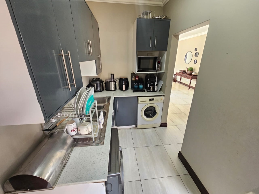 To Let 3 Bedroom Property for Rent in Midstream Estate Gauteng