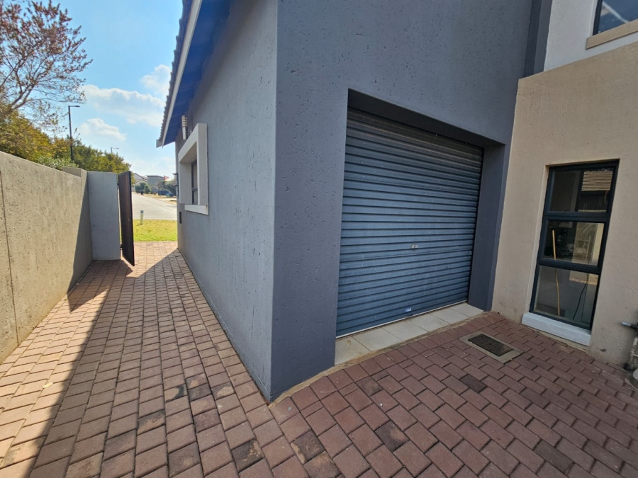 To Let 3 Bedroom Property for Rent in Midstream Estate Gauteng