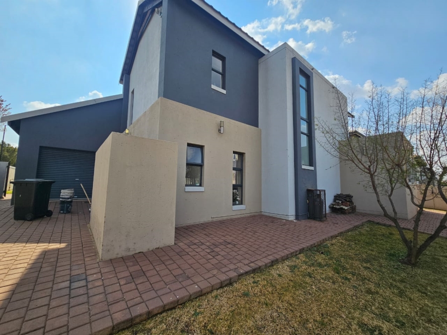 To Let 3 Bedroom Property for Rent in Midstream Estate Gauteng