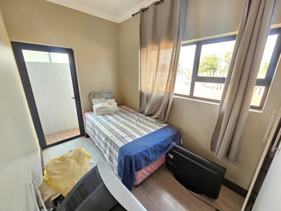 To Let 3 Bedroom Property for Rent in Midstream Estate Gauteng