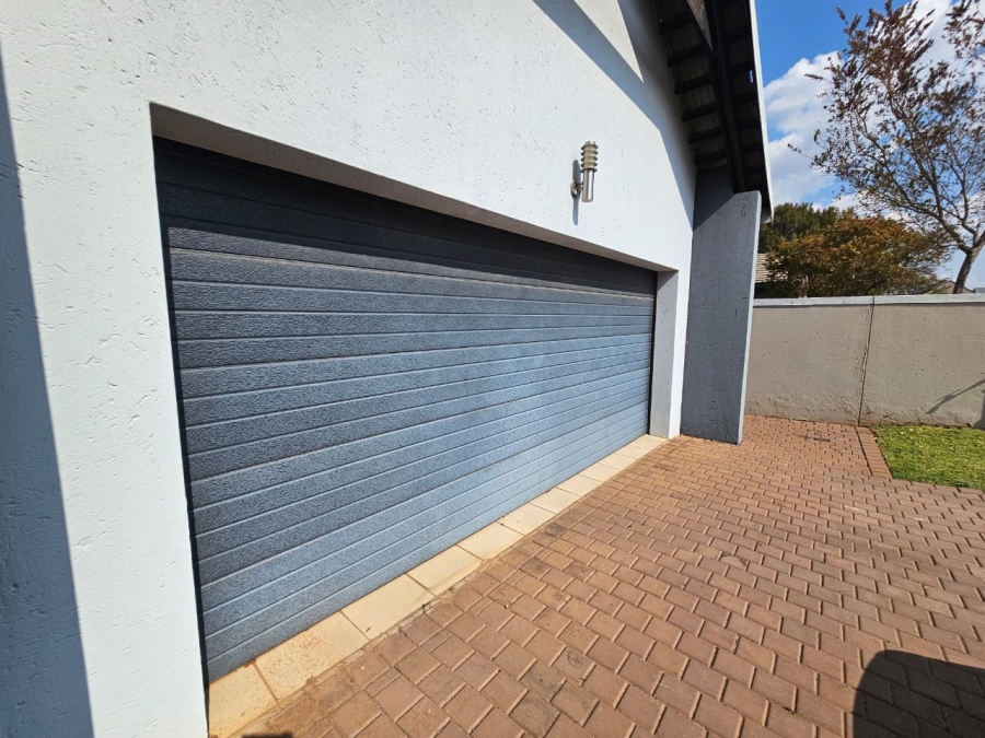 To Let 3 Bedroom Property for Rent in Midstream Estate Gauteng