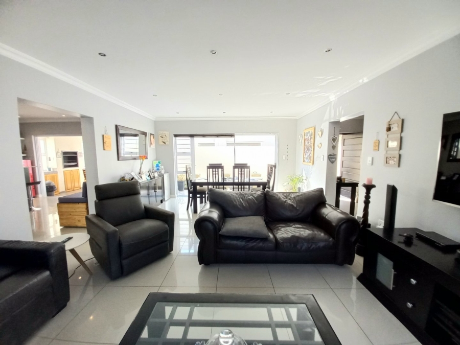 3 Bedroom Property for Sale in Edenvale Central Gauteng