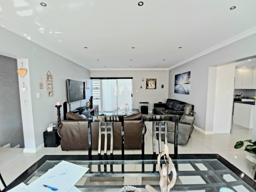 3 Bedroom Property for Sale in Edenvale Central Gauteng