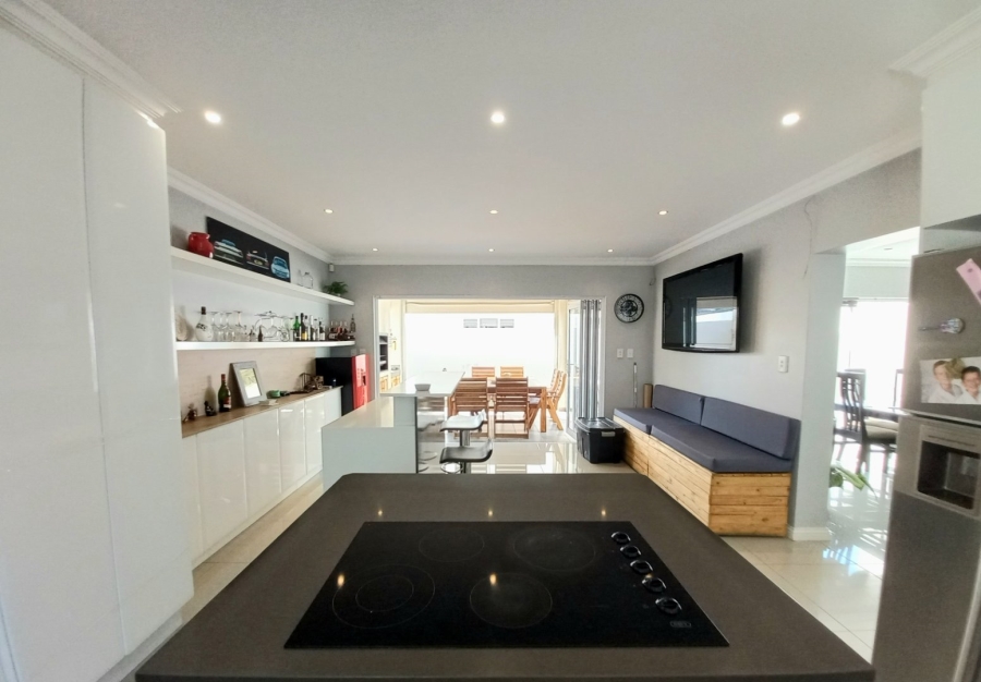 3 Bedroom Property for Sale in Edenvale Central Gauteng