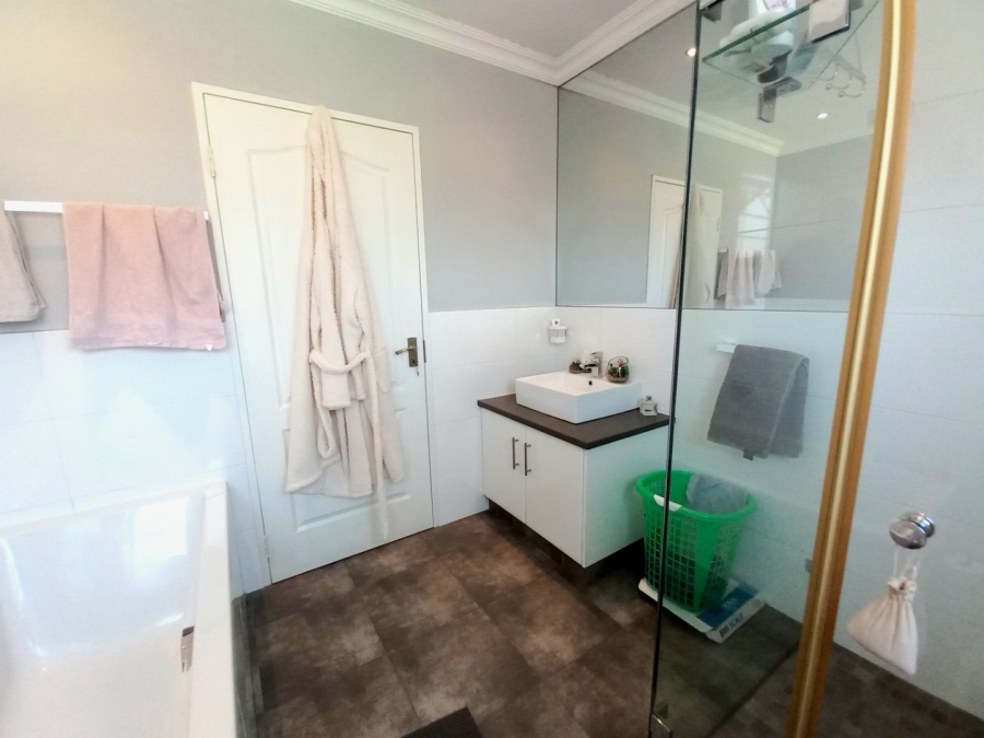 3 Bedroom Property for Sale in Edenvale Central Gauteng