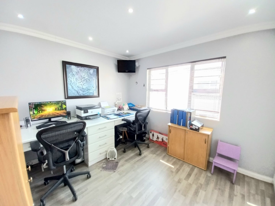 3 Bedroom Property for Sale in Edenvale Central Gauteng