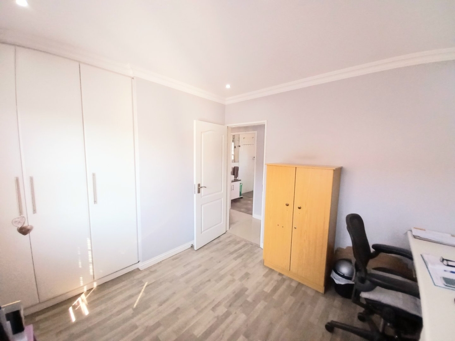3 Bedroom Property for Sale in Edenvale Central Gauteng