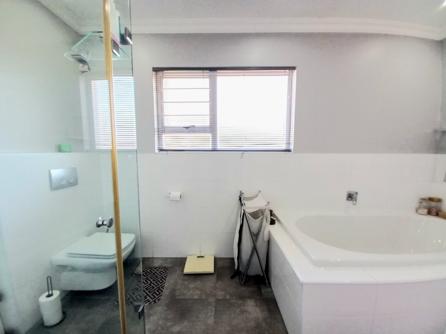 3 Bedroom Property for Sale in Edenvale Central Gauteng