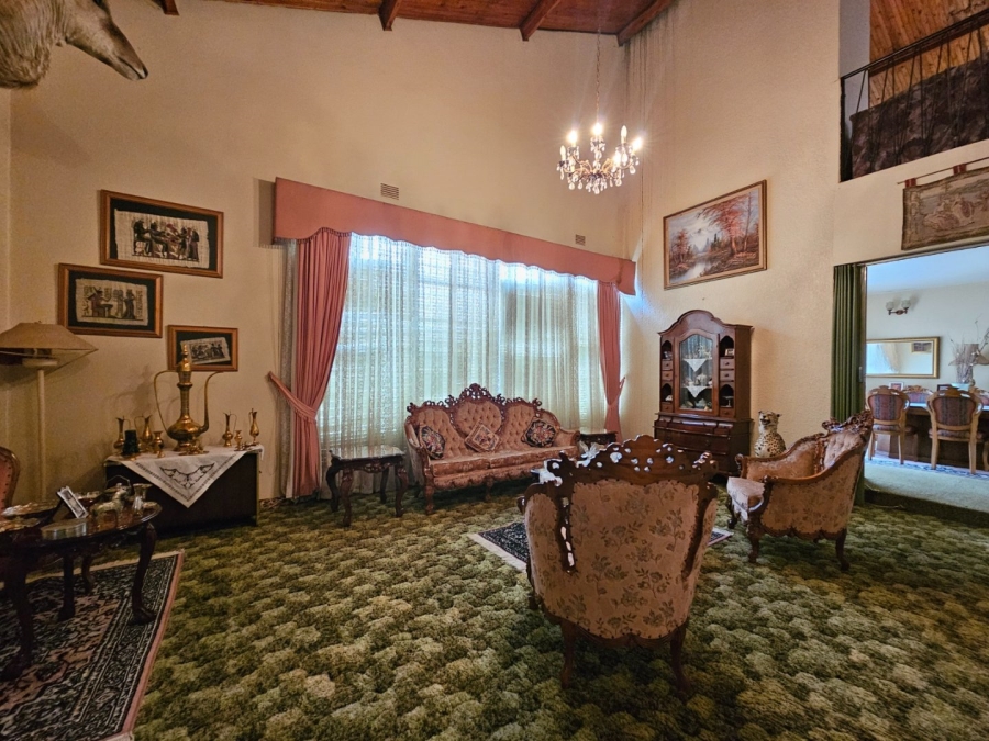 5 Bedroom Property for Sale in Mantevrede Gauteng