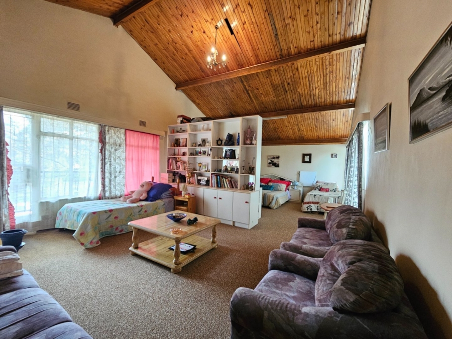 5 Bedroom Property for Sale in Mantevrede Gauteng