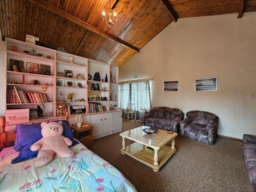 5 Bedroom Property for Sale in Mantevrede Gauteng