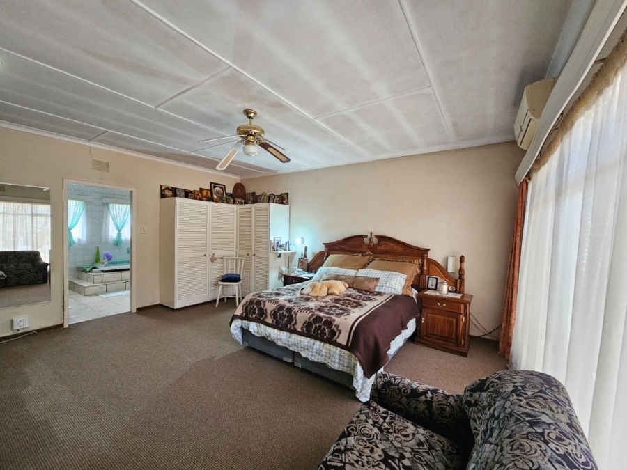 5 Bedroom Property for Sale in Mantevrede Gauteng