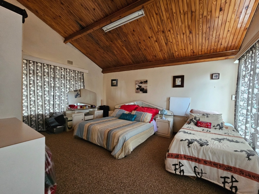 5 Bedroom Property for Sale in Mantevrede Gauteng