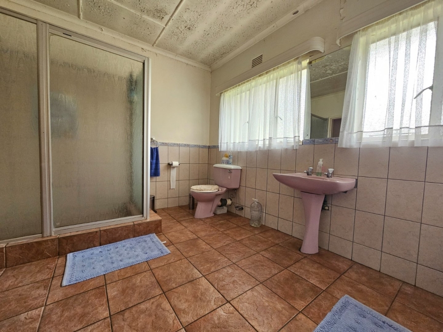 5 Bedroom Property for Sale in Mantevrede Gauteng