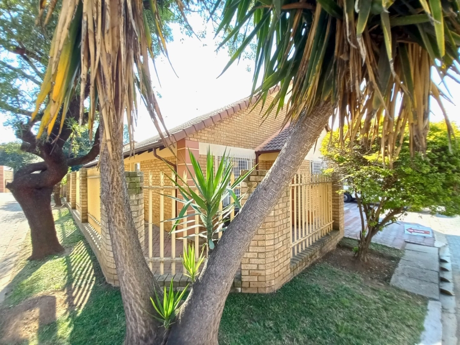 4 Bedroom Property for Sale in Eden Glen Gauteng