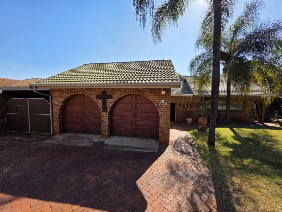 4 Bedroom Property for Sale in Magalieskruin Gauteng