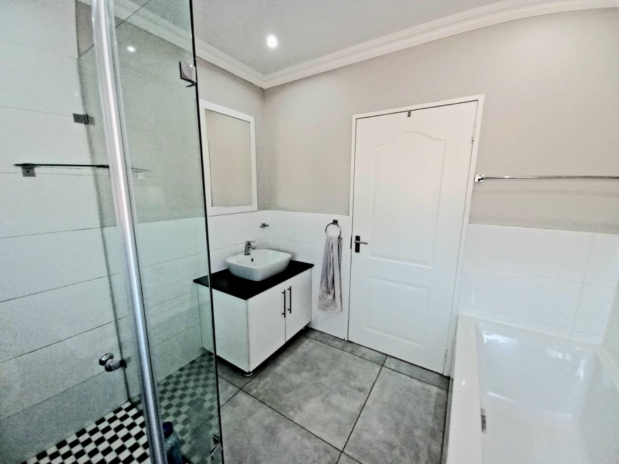 3 Bedroom Property for Sale in Edenvale Central Gauteng