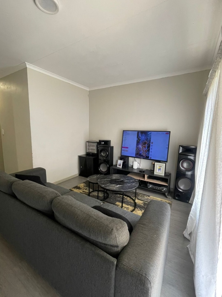 2 Bedroom Property for Sale in The Orchards Gauteng
