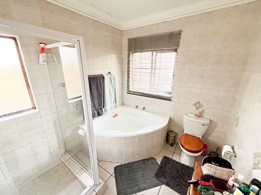 3 Bedroom Property for Sale in Amberfield Gauteng