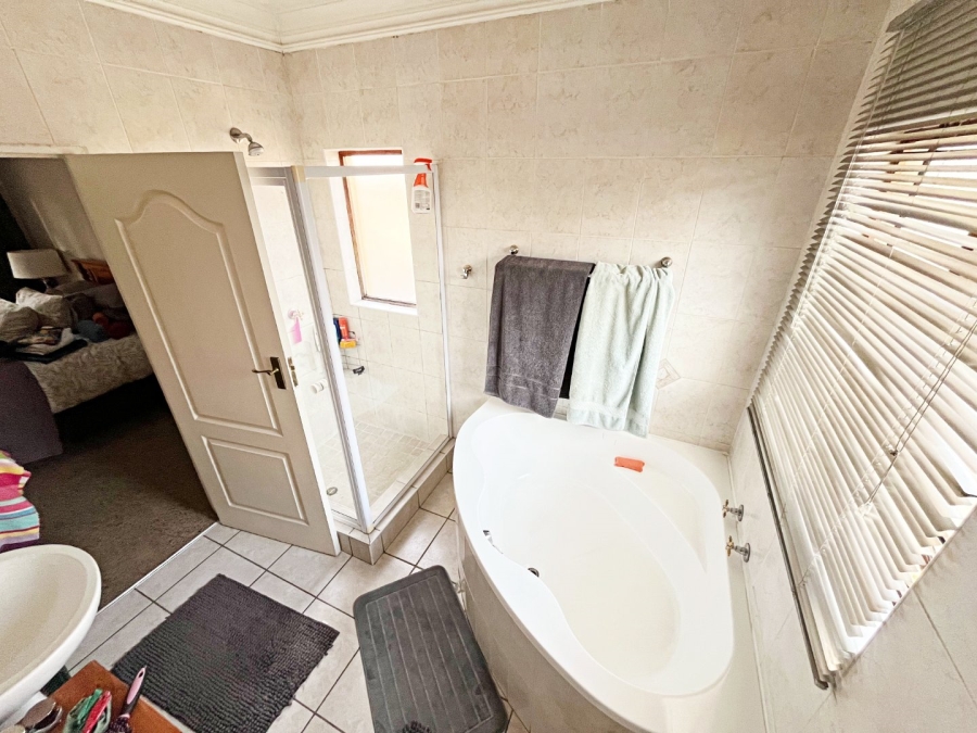 3 Bedroom Property for Sale in Amberfield Gauteng