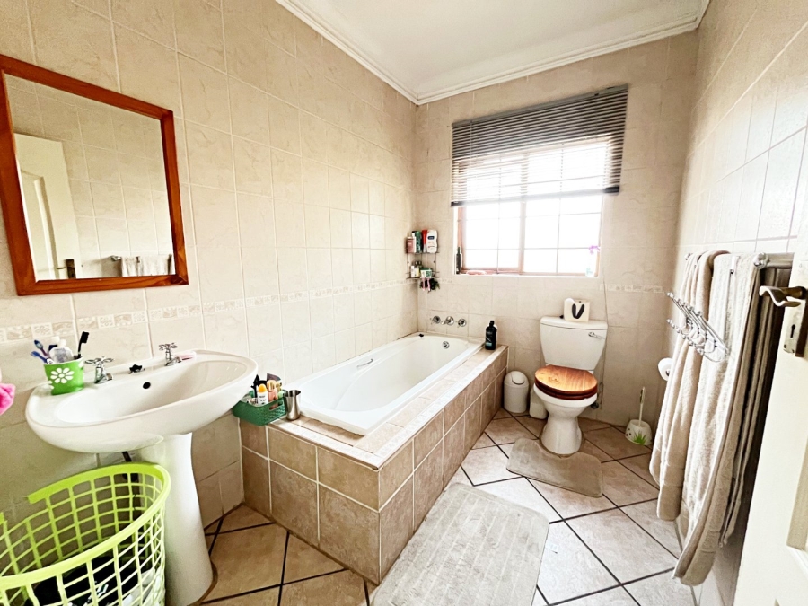 3 Bedroom Property for Sale in Amberfield Gauteng